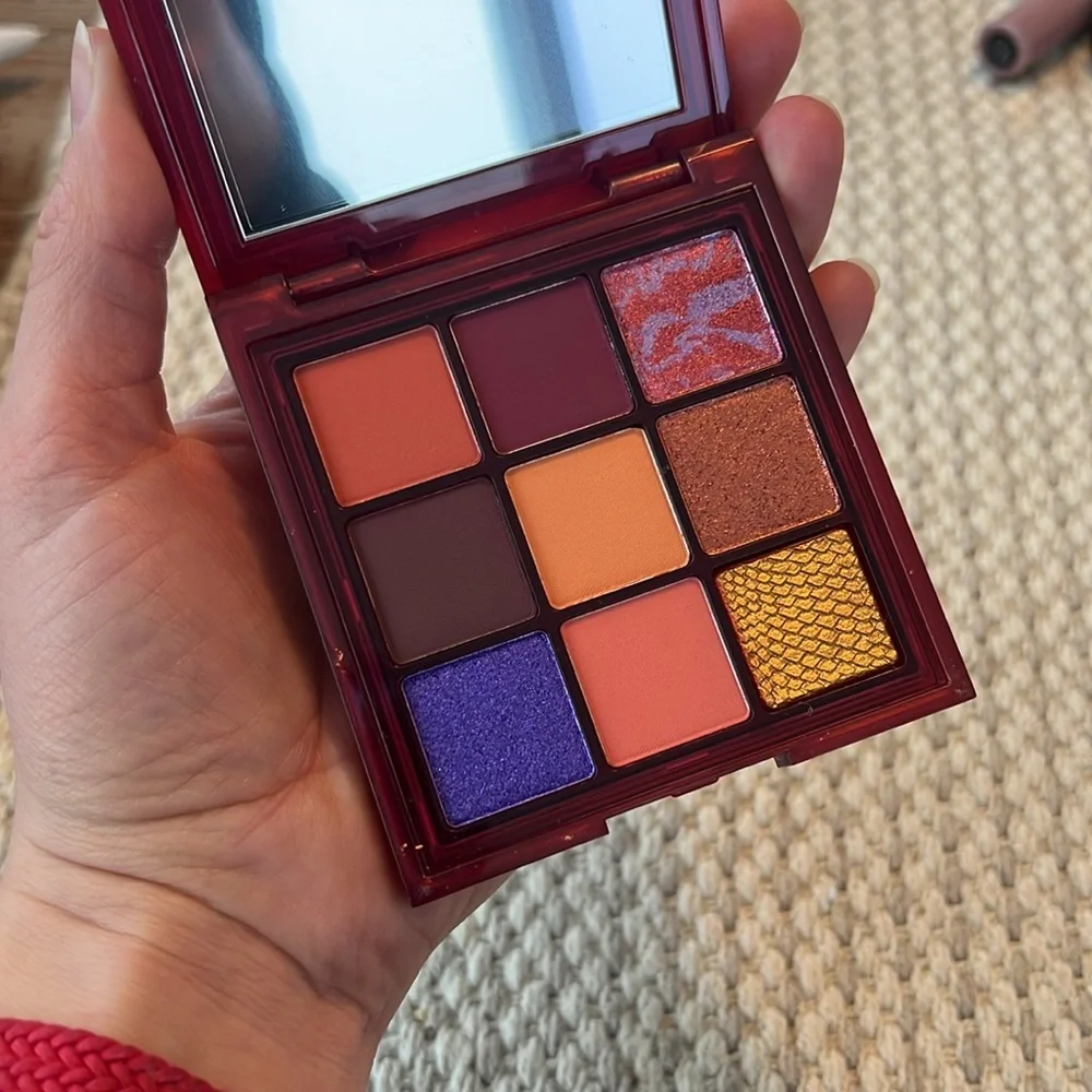 Huda Beauty wild chameleon eye palette - Picture 3 of 3